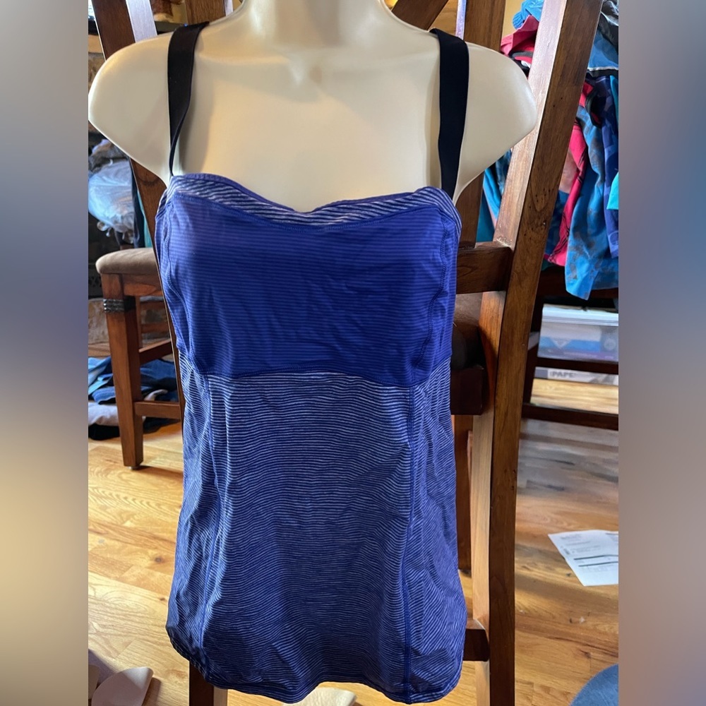 Lululemon flow top